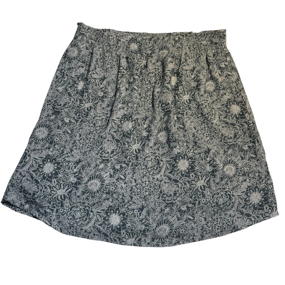 LOFT Dresses & Skirts - LOFT Mini Skirt Small Blue Grey Floral pattern in White Boho Lined Smocked Waist